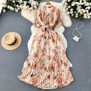 فستان ميدي بكسرات وحزام وأزرار أمامية وأكمام منفوخة بطابع الوردة الكلاسيكية