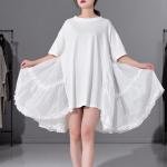 فستان تيشيرت بياقة مستديرة وطبقة كشكشة شفافة