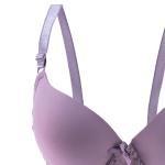 حمالة صدر ناعمة مع قوس من الدانتيل في المنتصف، وشريط سفلي مكشكش قابل للتمدد، وأشرطة قابلة للتعديل